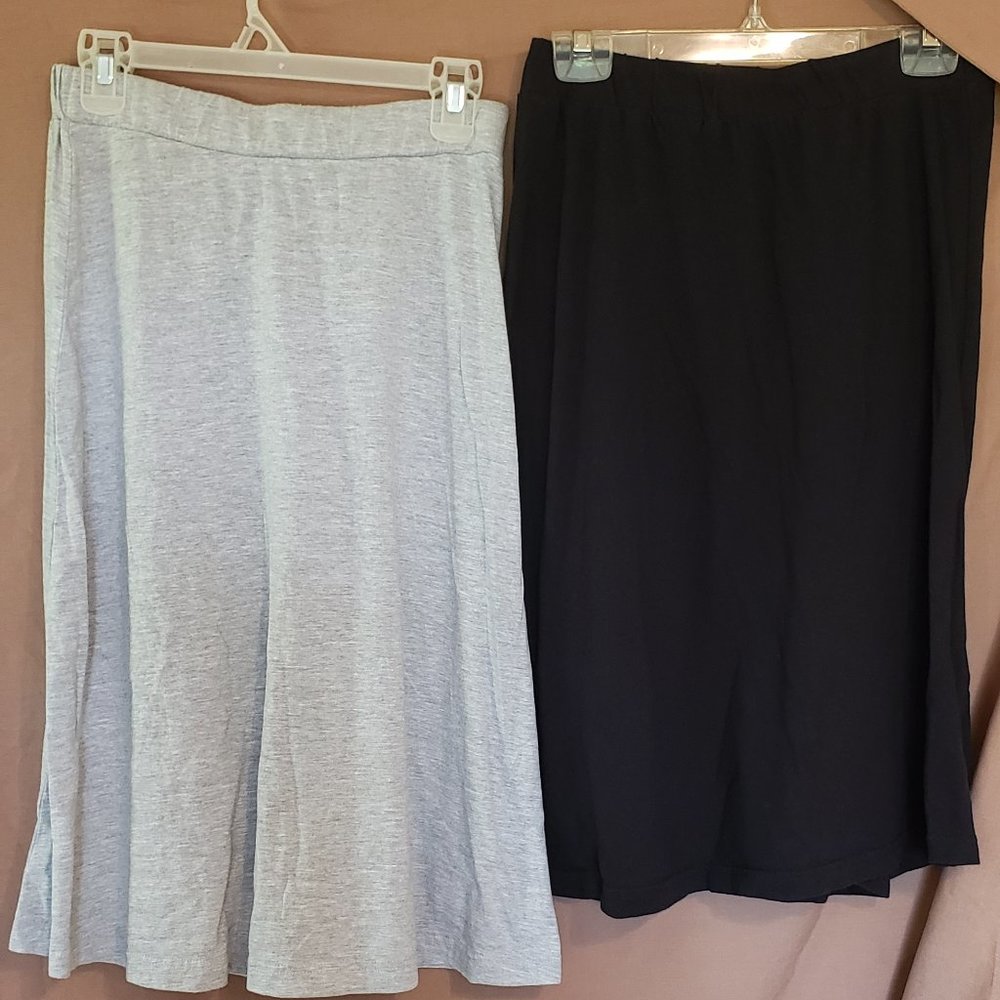 Skirts, 3 (three) Metropolitan, Black, Grey and Brown, Size Small